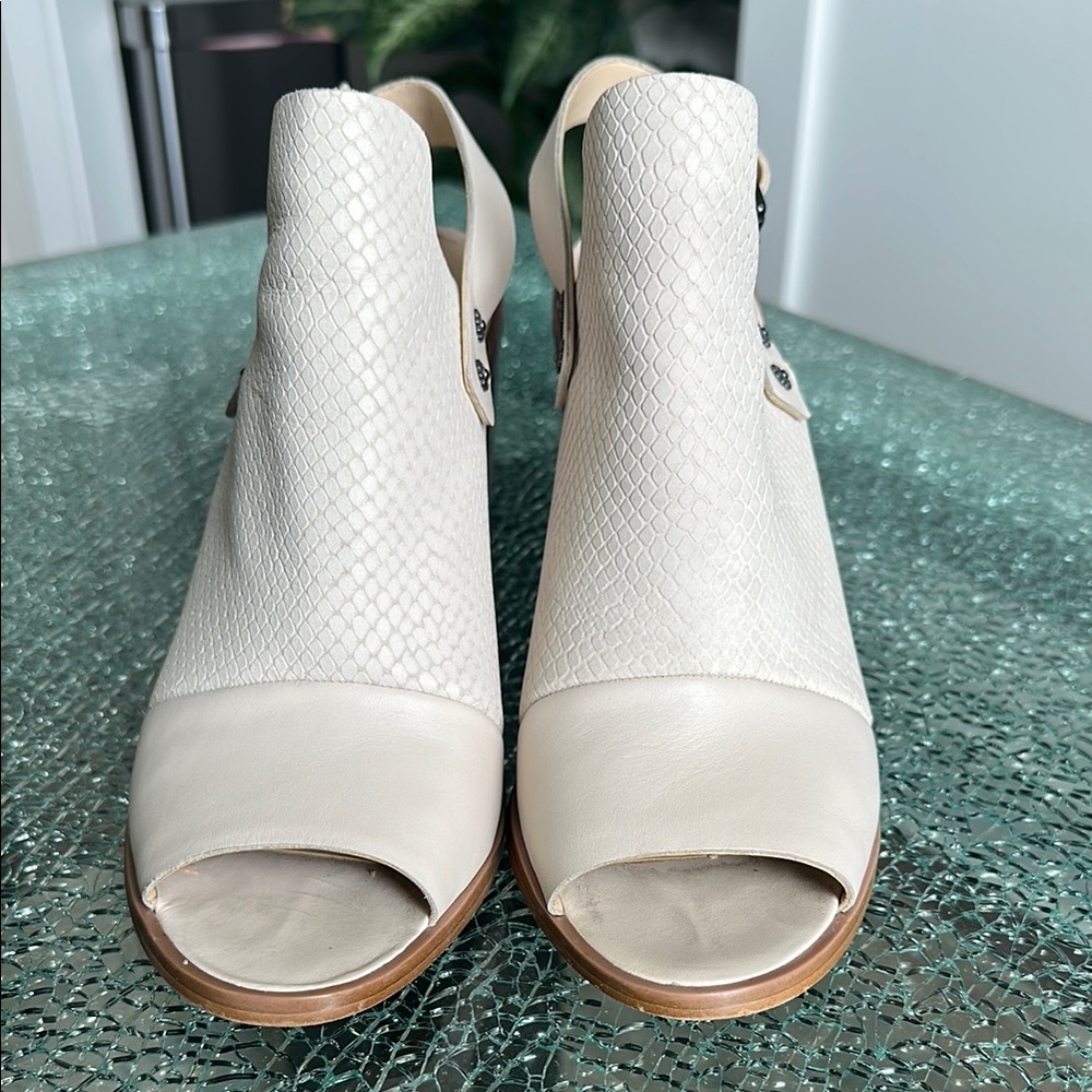 Nine West Cream Sandals with Textured Upper